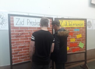 U školskom hodniku dva nova zida – zid predrasuda i zid tolerancije